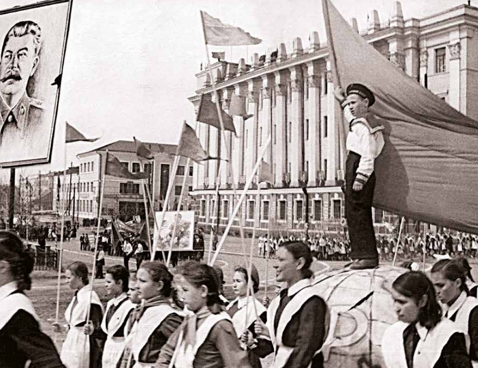 30 сентября 1946 г. На последней сессии Верховного Совета БМАССР первого созыва был принят Закон «О преобразовании СНК БМАССР в Совет Министров»