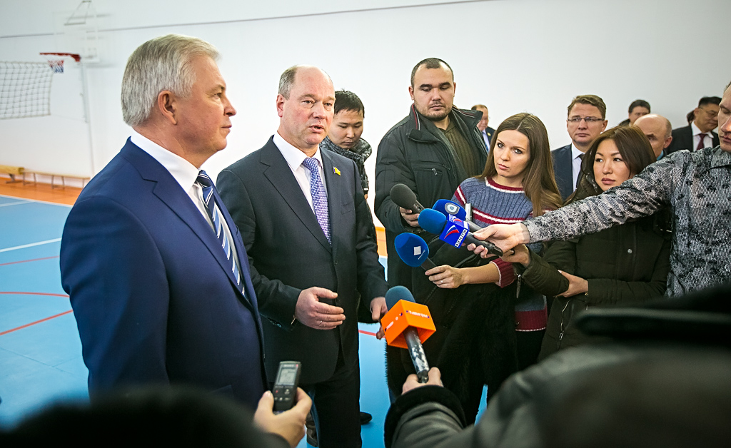 "Многострадальную" школу №65 открыли в Улан-Удэ в канун Нового года, Фото с места события собственное