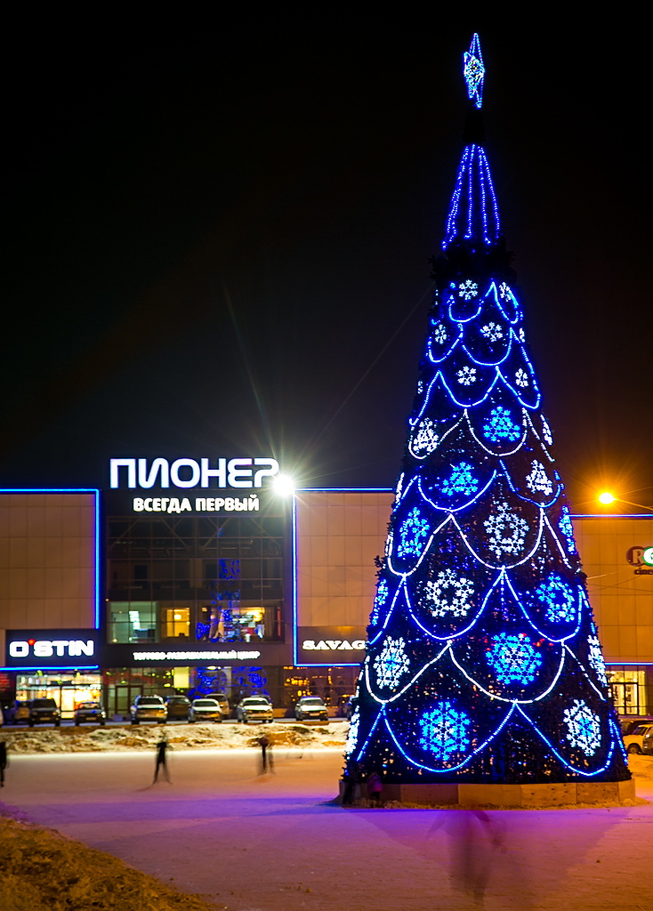 Новогодние огни городских елок пока еще радуют жителей Улан-Удэ, Фото с места события собственное