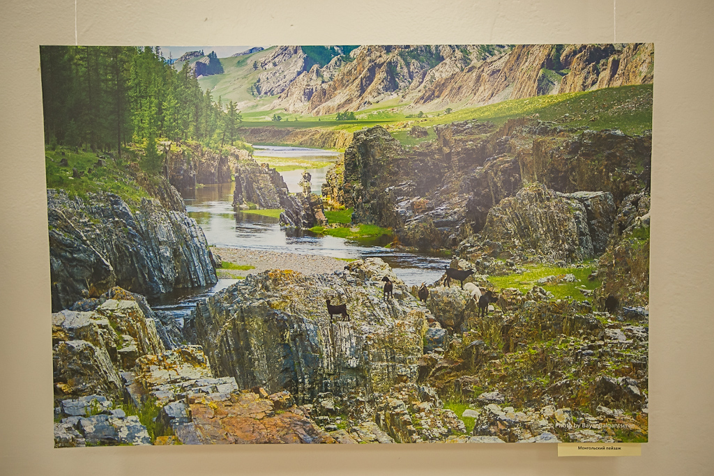 Выставка монгольского фотографа "Территория кочевников" открылась в Улан-Удэ, Фото с места события собственное