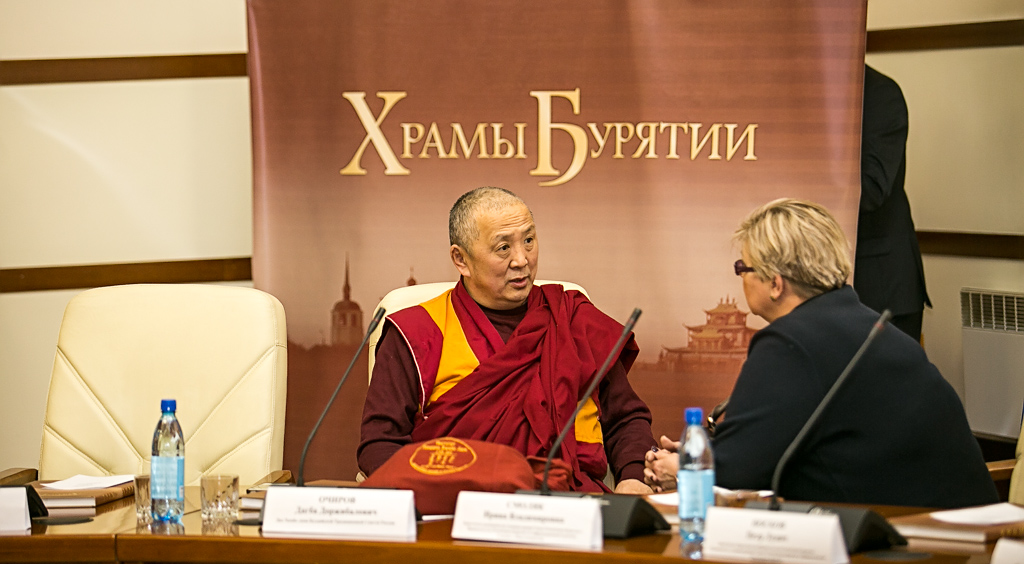 Уникальное издание о 36 храмах представило в министерство культуры Бурятии , Фото с места события собственное