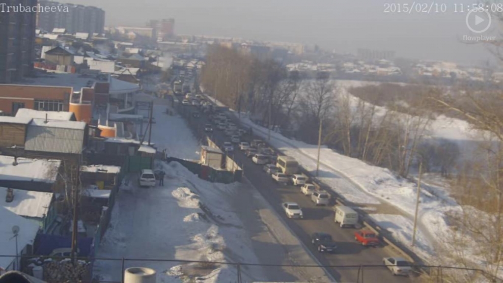 Пробки образовались на улице Трубачеева в Улан-Удэ из-за прорыва труб с горячей водой, Фото с места события из других источников