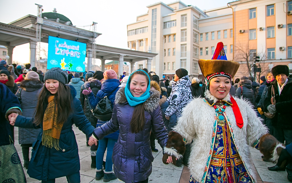 "Глобальный ёхор" собрал сотни человек на площади в Улан-Удэ, Фото с места события собственное