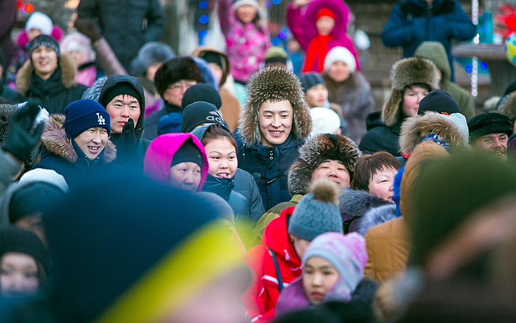 "Глобальный ёхор" собрал сотни человек на площади в Улан-Удэ, Фото с места события собственное