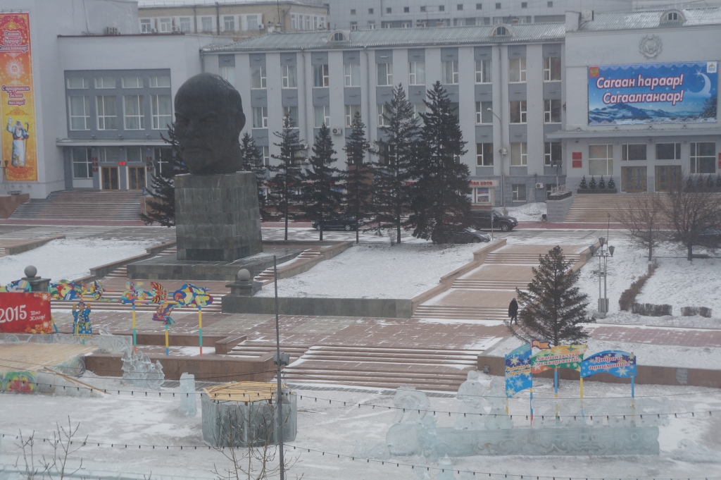 Главную елку Улан-Удэ убрали с площади Советов, Фото с места события собственное