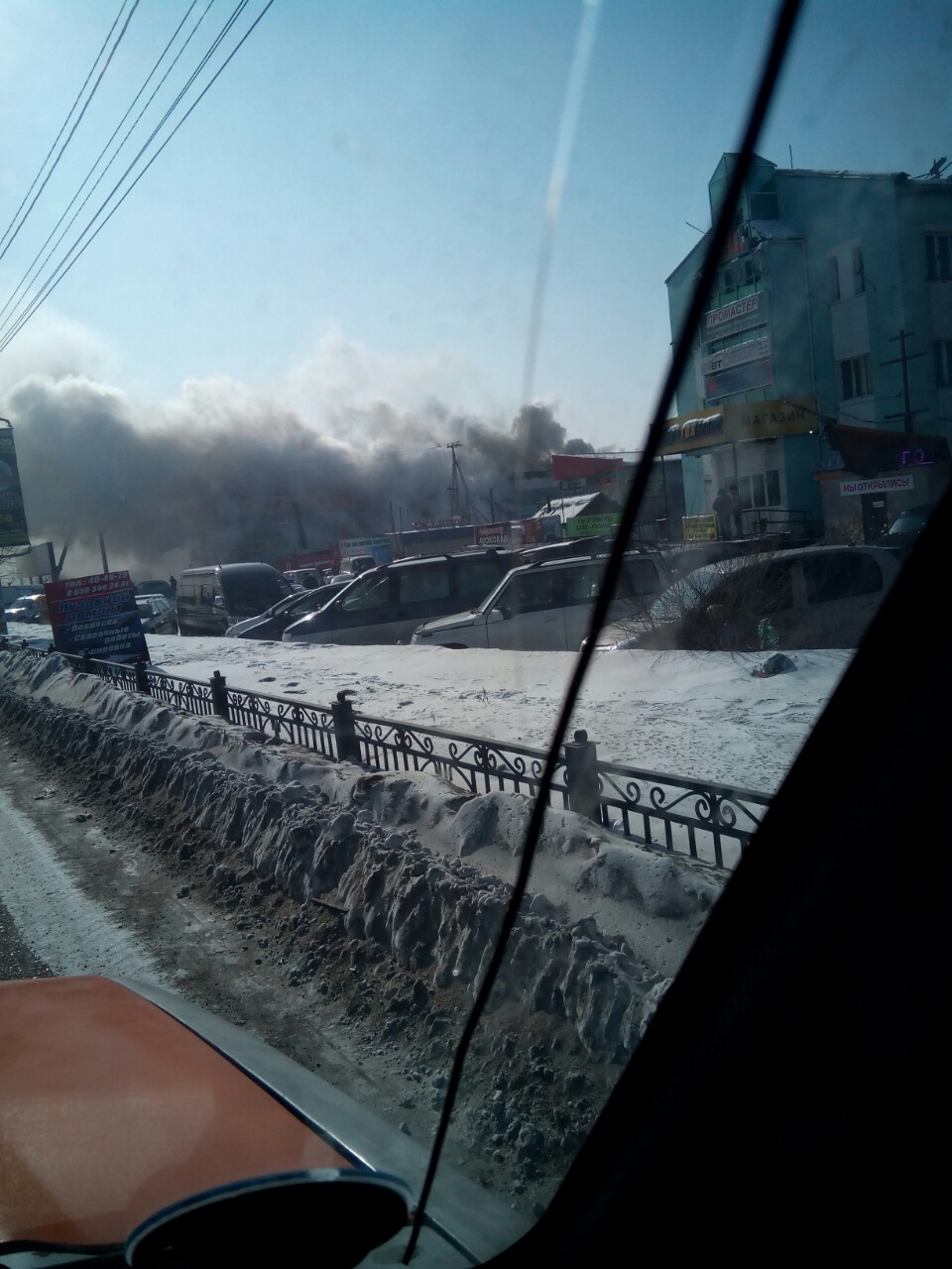 Пожар полыхает на СТО на проспекте Автомобилистов в Улан-Удэ, Фото с места события собственное