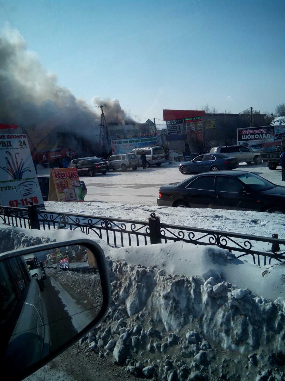 Пожар полыхает на СТО на проспекте Автомобилистов в Улан-Удэ, Фото с места события собственное