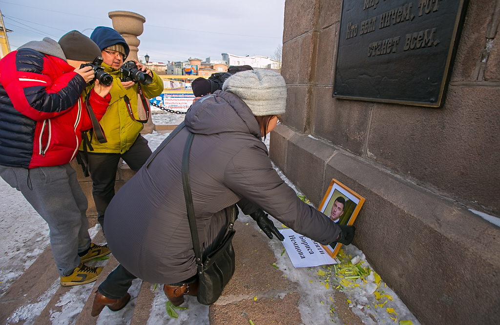 Память Бориса Немцова почтили минутой молчания на площади Революции в Улан-Удэ , Фото с места события собственное