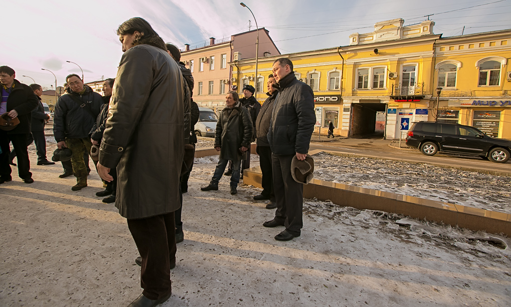 Память Бориса Немцова почтили минутой молчания на площади Революции в Улан-Удэ , Фото с места события собственное