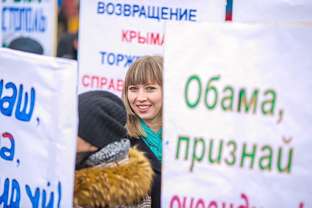 Сотни людей собрались в Улан-Удэ на митинге в честь присоединения Крыма к России, Фото с места события собственное