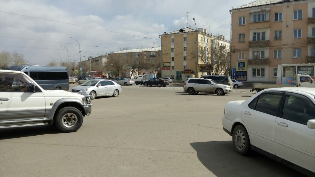 Трамвайные пути в Улан-Удэ "закатают" в асфальт, что может вызвать рост смертельных ДТП , Фото с места события собственное