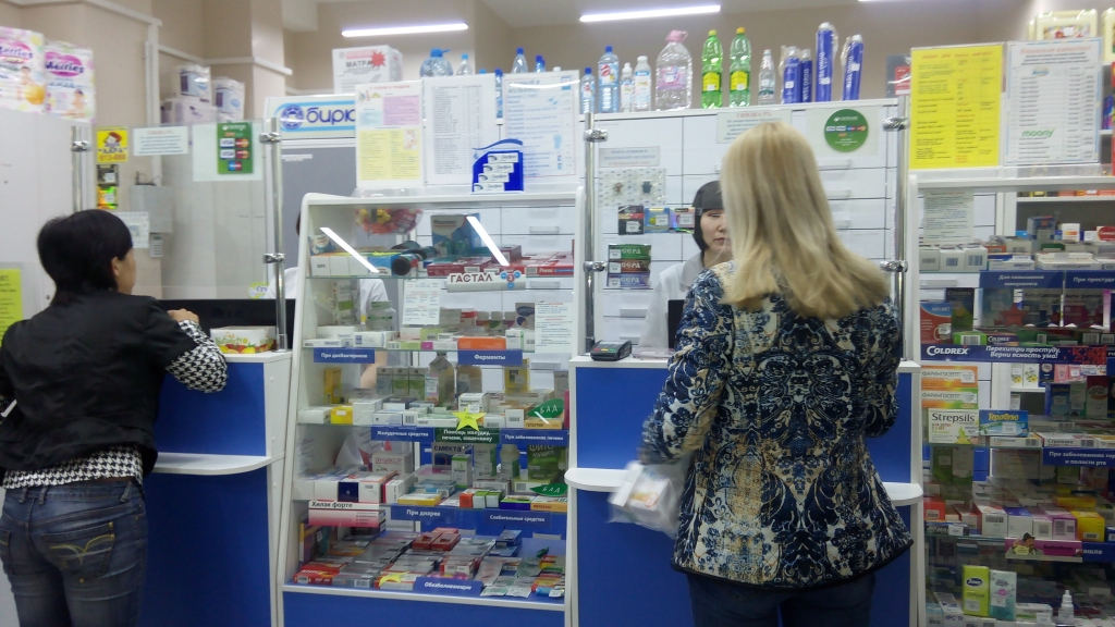 Нужно, чтобы аптека не пыталась продать самое дорогое лекарство - глава Бурятии, Фото с места события собственное