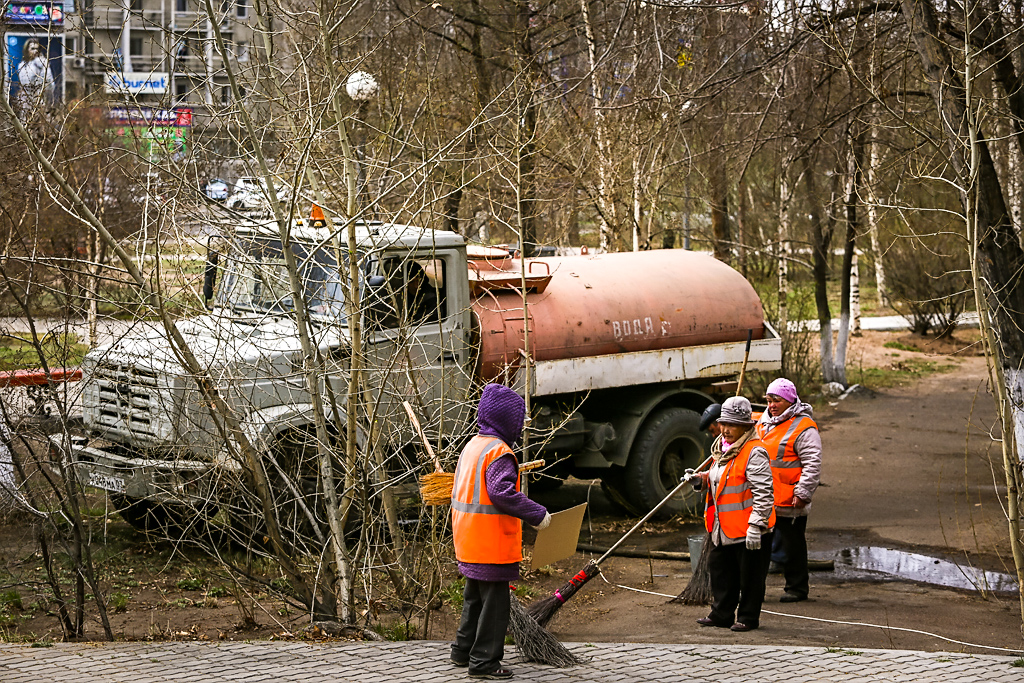 Молодежь Улан-Удэ провела экологическую акцию "Сберечь для потомков" на Мемориале Победы, Фото с места события собственное
