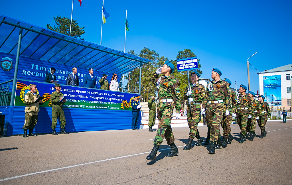 Парадным маршем прошли по плацу в Сосновом Бору Улан-Удэ юные участники игры "Победа"