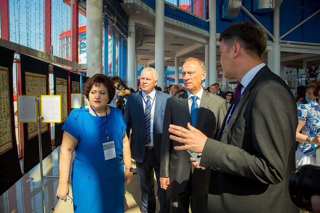 Министры Бурятии рассказывают Николаю Патрушеву о Бурятии