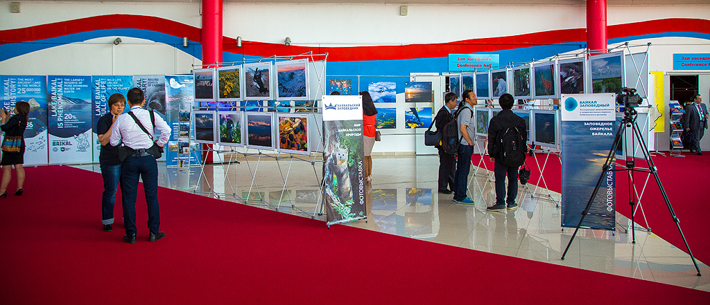 Выставка о Бурятии в фойе ФСК во время международной встречи Совбеза РФ в Улан-Удэ