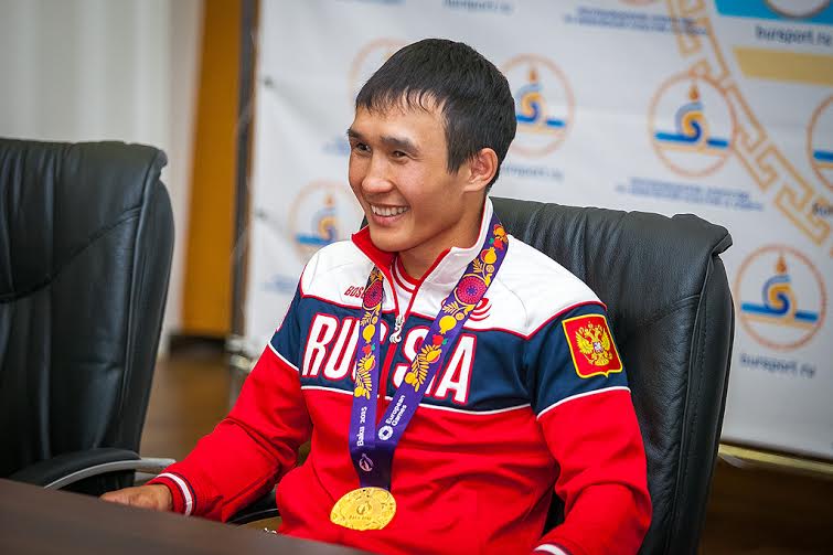 Боксер Батор Салагуев 