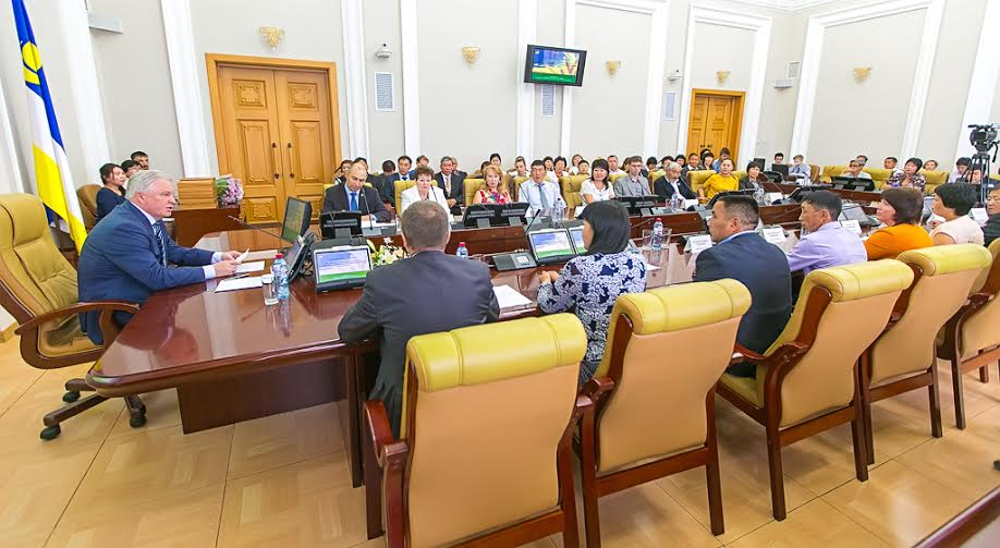 Глава Бурятии вручил сертификаты победителям конкурса по поддержке фермеров