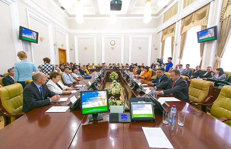 Глава Бурятии вручил сертификаты победителям конкурса по поддержке фермеров