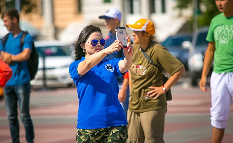 Массовая зарядка на Площади Советов зарядила горожан и гостей столицы бодростью на весь д