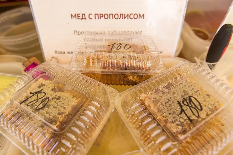 Всероссийская ярмарка меда проходит в Улан-Удэ