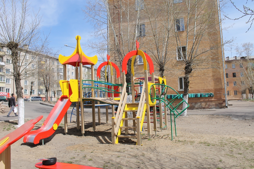 Площадка на одной из улиц в районе ЛВРЗ