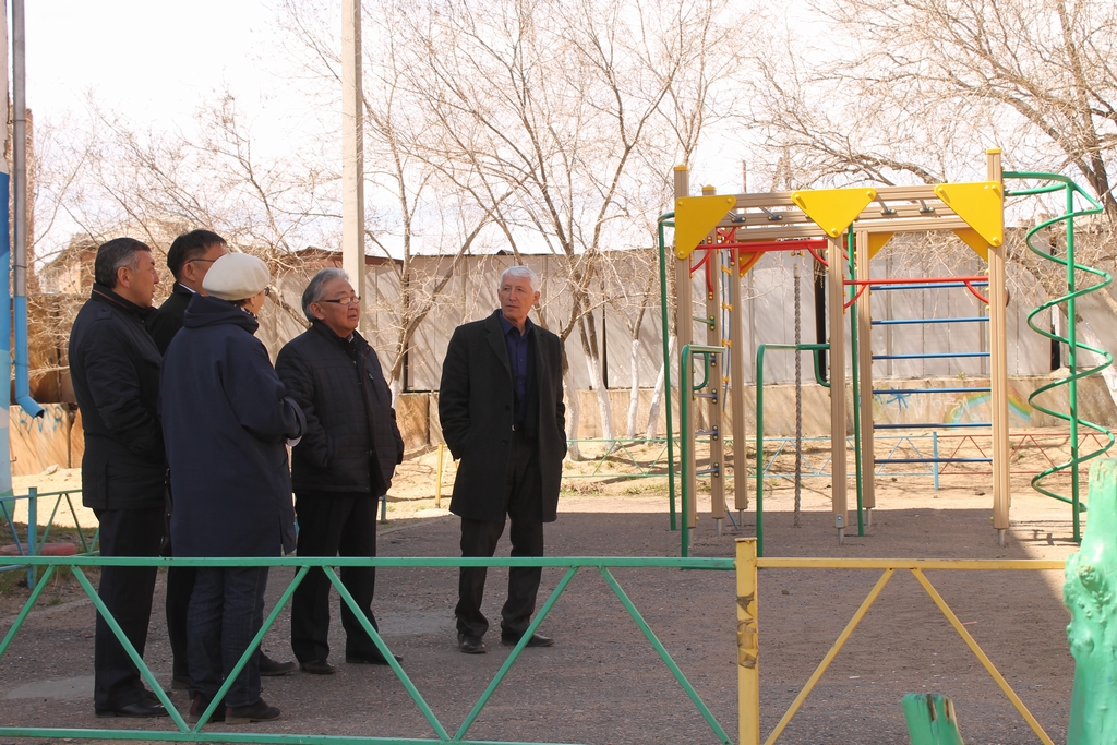Осмотр новых детских площадок