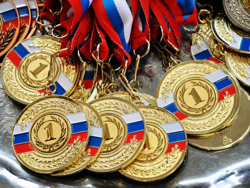 Россиянки Вера Бирюкова, Анастасия Близнюк, Анастасия Максимова, Анастасия Татарева и Мария Толкачева выиграли золото на Олимпиаде-2016 в Рио-де-Жанейро в групповых упражнениях соревнований по художественной гимнастике