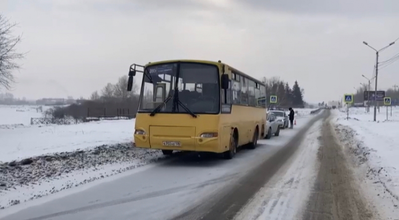 18-летняя девушка попала под колеса рейсового автобуса в Иркутской области