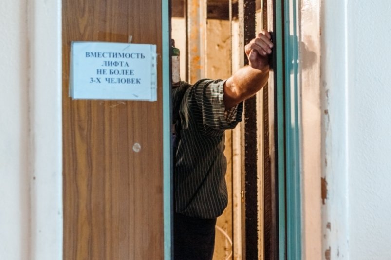Россияне будут ездить на изношенных лифтах - срок их службы продлят на бумаге