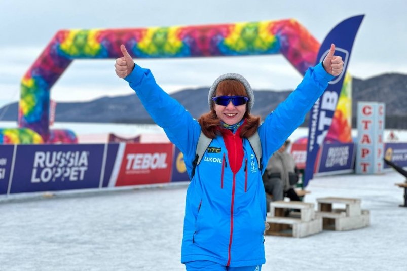 Двукратная олимпийская чемпионка по биатлону прокатилась по льду Байкала