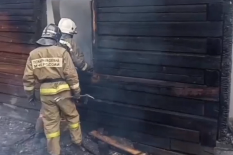В Тарбагатайском районе Бурятии мужчина погиб в горящем доме