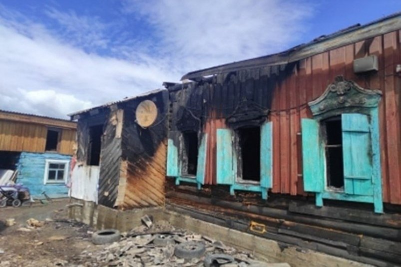 В Бурятии спасённая из огня женщина не сказала об оставшихся в доме детях