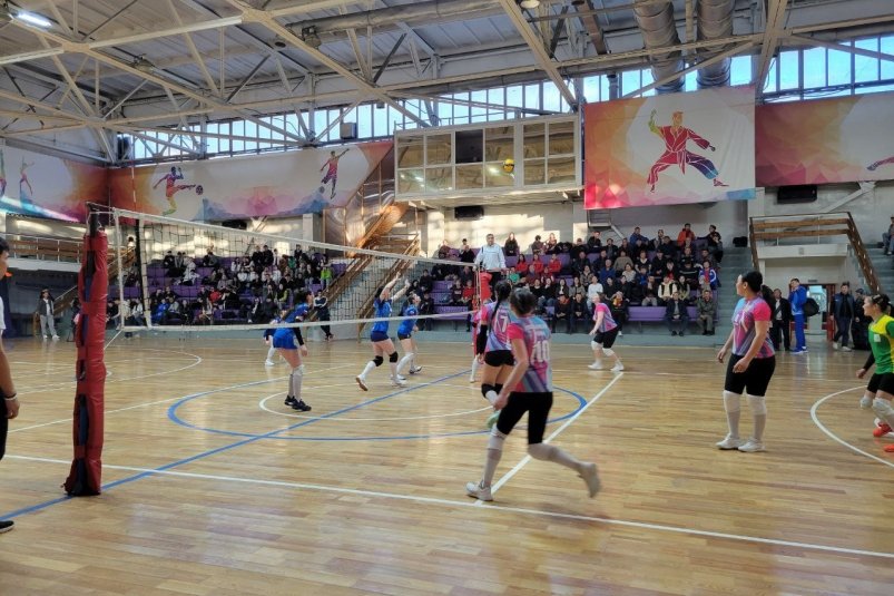 Семейный клуб: в Улан-Удэ стартовал Кубок Горсовета по волейболу