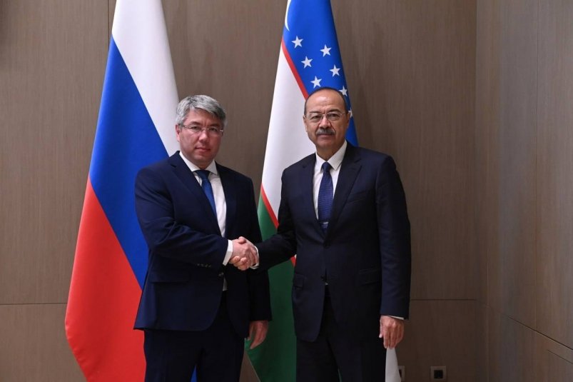 Цыденов рассказал премьер-министру Узбекистана о вертолетах из Бурятии