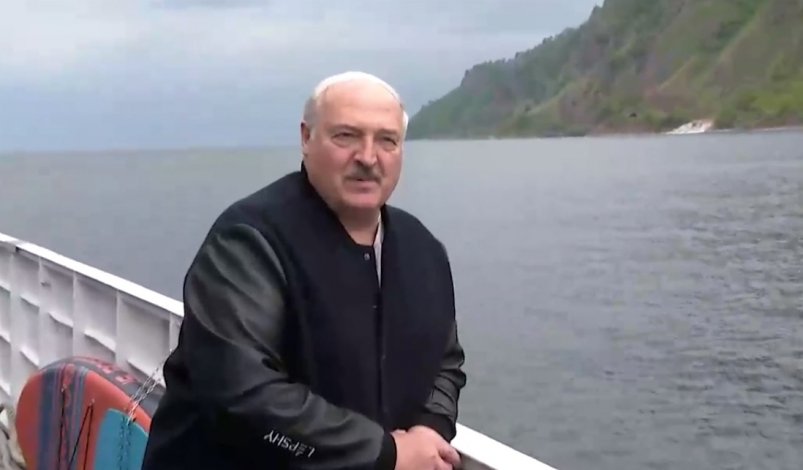 Александр Лукашенко добрался до Байкала