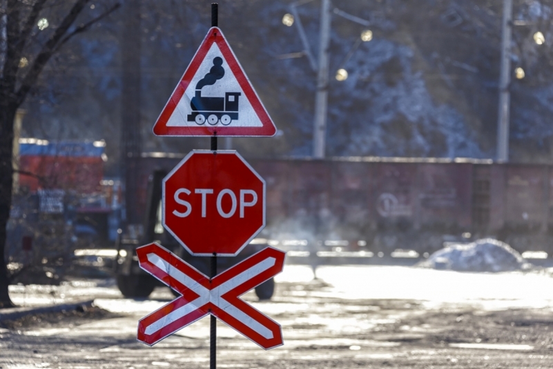 В Бурятии ограничивают движение на переезде в Селенгинске