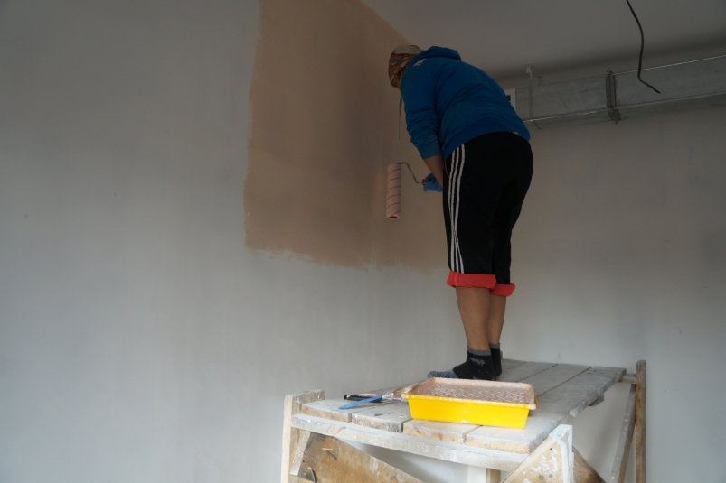 Тренерам в Бурятии едва не остались без оплаты за помощь в ремонте школы
