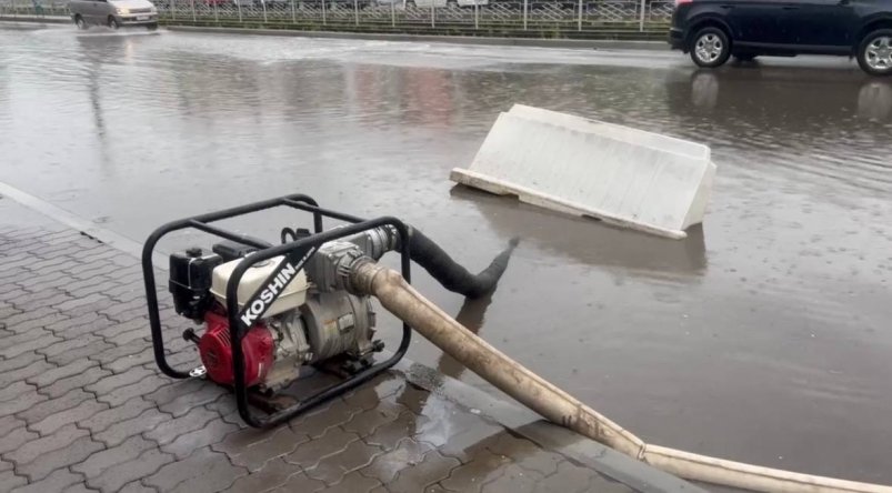 В Улан-Удэ на борьбу с потопом привлекли дополнительную технику