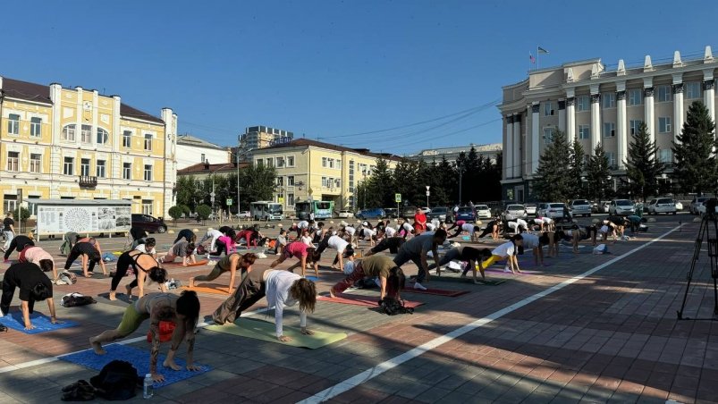 Тренировку по йоге провели в центре Улан-Удэ