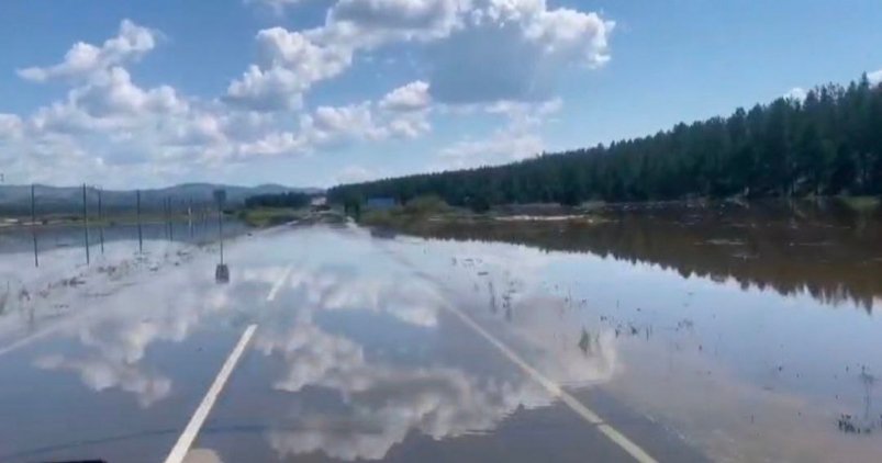 Подтопление дорог в Заиграево парализовало объезд из Забайкалья в Улан-Удэ