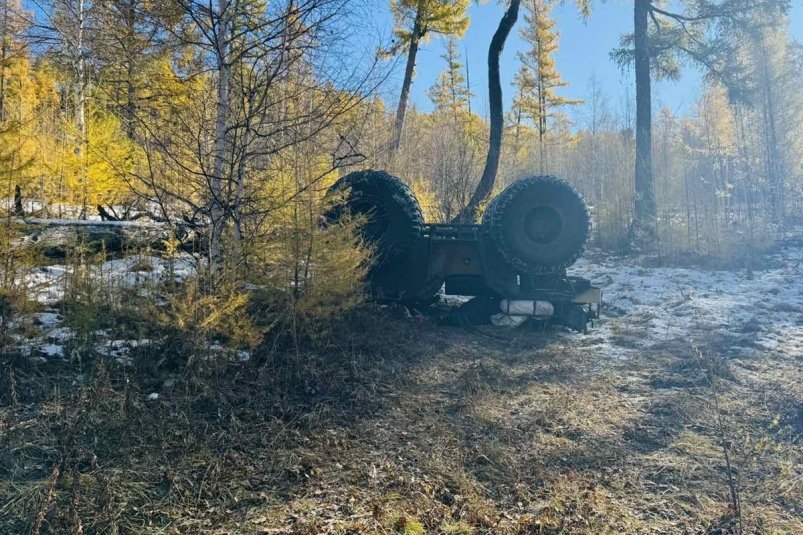 В Бурятии бесправный водитель погиб на горе в перевернувшемся снегоболотоходе