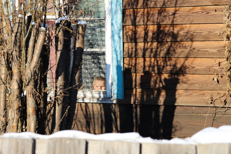 В пригороде Улан-Удэ спасатели вскрыли дверь ради ребёнка