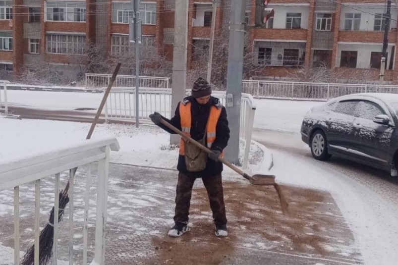 На скользкие тротуары жители Улан-Удэ могут пожаловаться в диспетчерскую