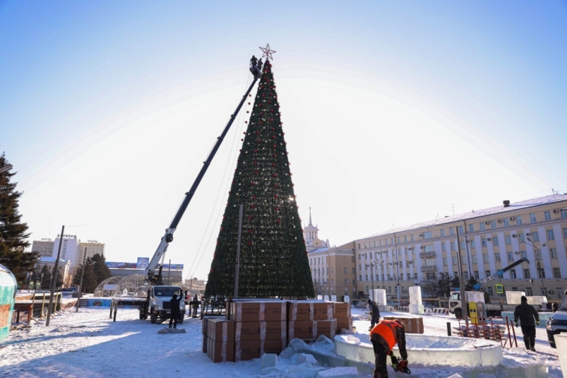 Новая ёлка в центре Улан-Удэ стала второй в Сибири по высоте