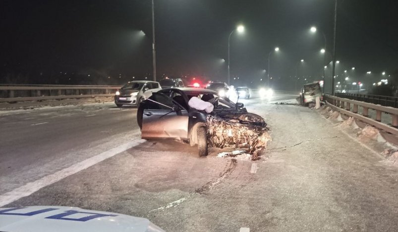 В Улан-Удэ авария на мосту обернулась госпитализацией трёх человек