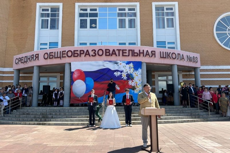 Директора переполненной школы в Улан-Удэ заподозрили во взяточничестве