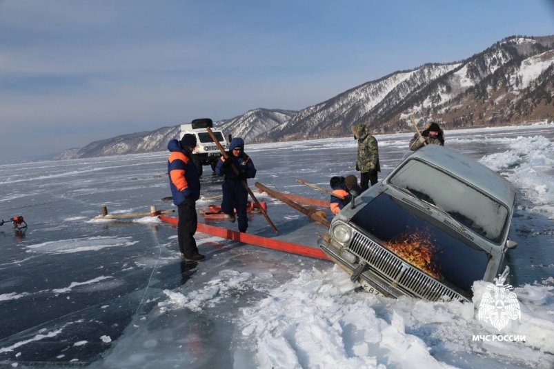 От катеров до самолёта: водолазы провели генуборку дна Байкала