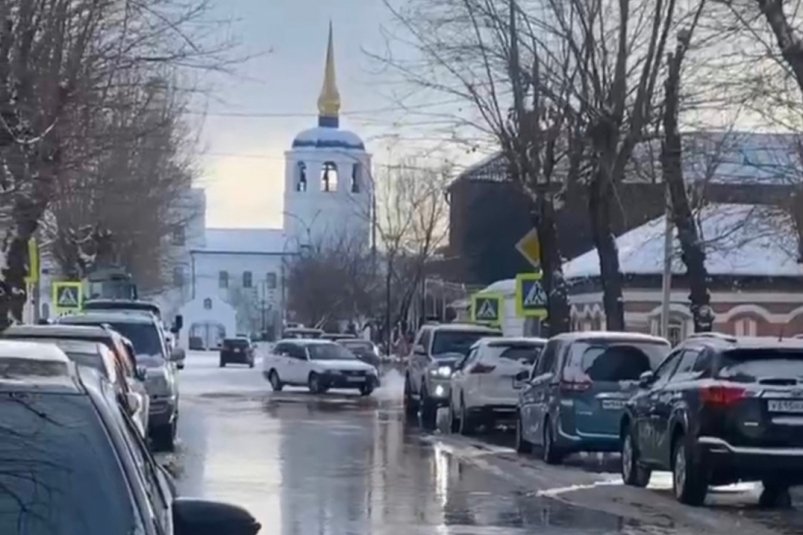 В центре Улан-Удэ вода вышла на улицу Ленина 