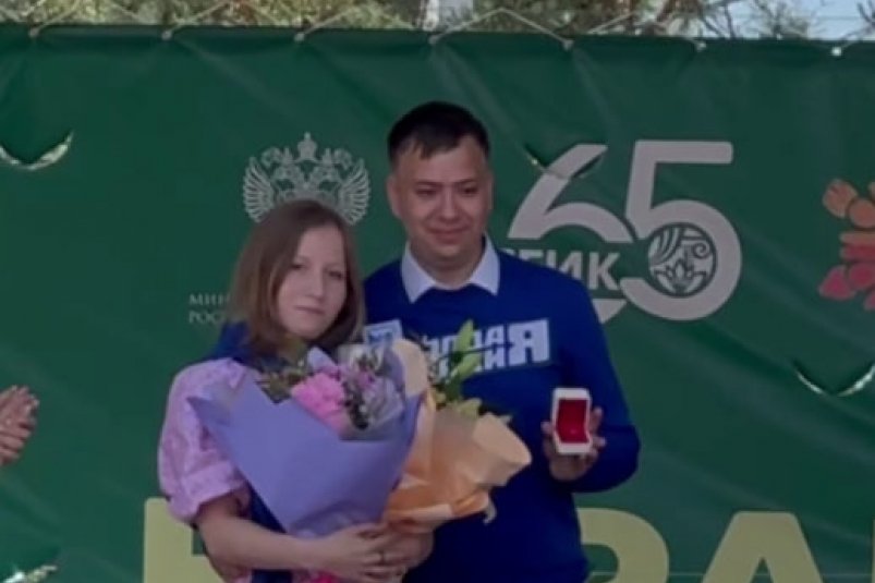 Улан-удэнец сделал предложение девушке из Запорожья в День России